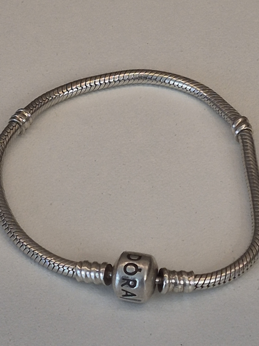 Pandora Silver Snake Chain Bracelet with Logo Charm 7" Long, Excellent Condition